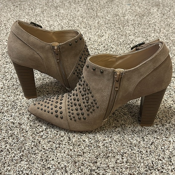 Kaari Blue Tan Studded Kristen Suede Heel Booties size 8 - Picture 6 of 15